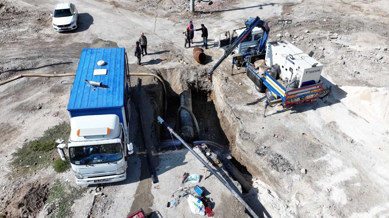 Konya’da 700’lük dev içme suyu hattı yenilendi 10